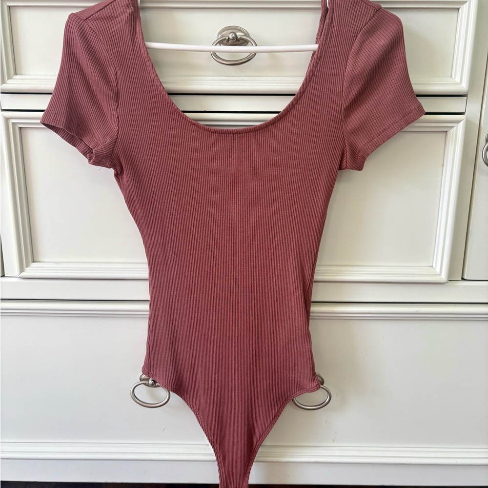 Ribbed Mauve Bodysuit with Ring Accents